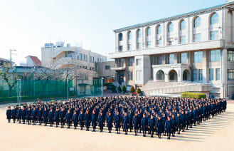 平成24年撮影の阿倍野校舎と生徒たちの画像