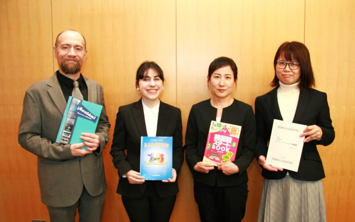 外国語教師たちの写真