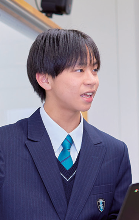 女子生徒がプレゼンをしている写真