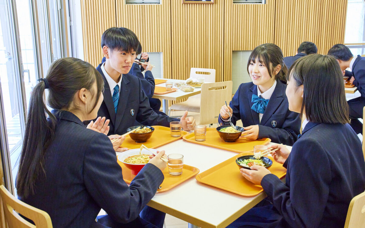 生徒談笑の様子